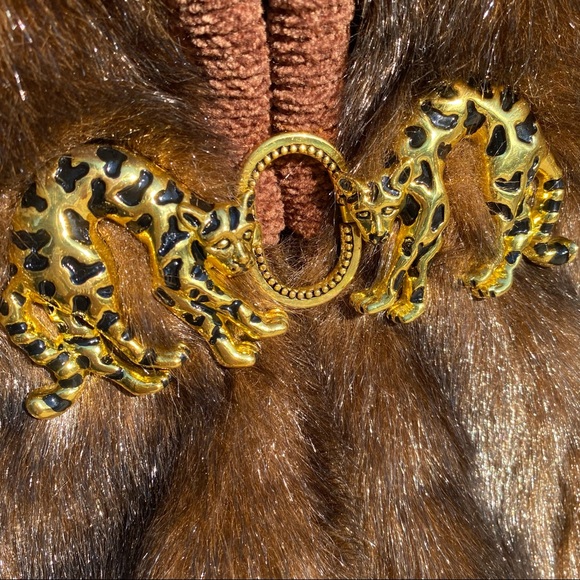 A.D. Originals | Vintage Elegant Brown Fur Coat with Gold Cheetah Brooch M 🐆✨ - Picture 8 of 15